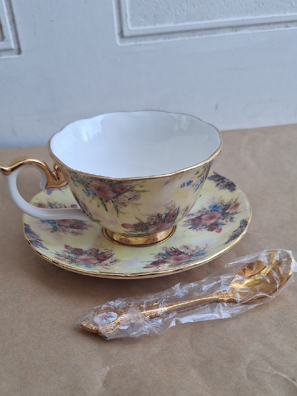 Vintage Bradford Editions Lena Liu "Enchantment" teacup and saucer set - Picture 4 of 7